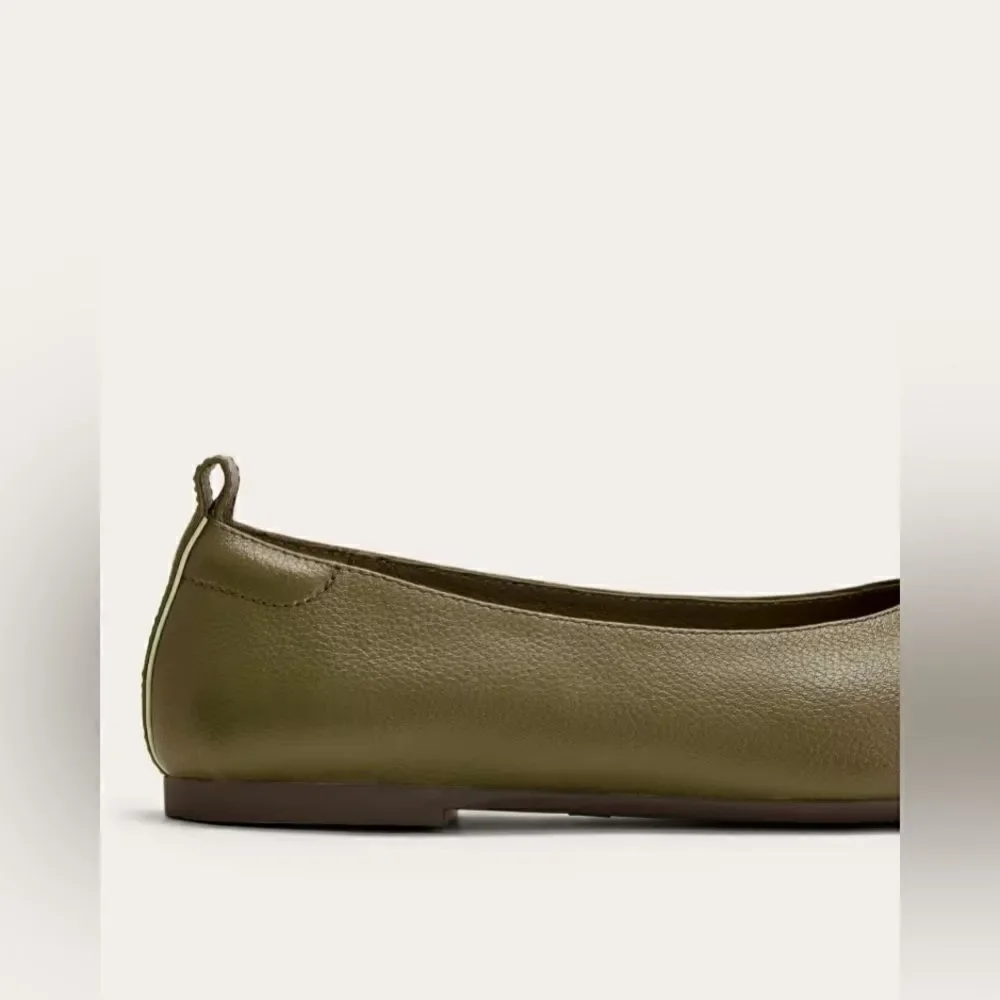 NEW EVERLANE The Day Glove in Birch Green
